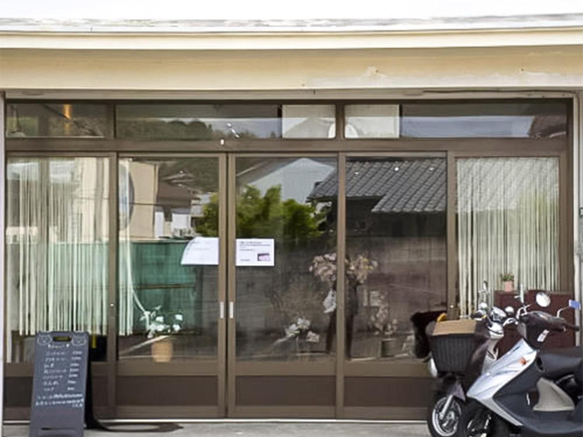 Guest Cafe Kuchikumano Hotel Kamitondacho Buitenkant foto